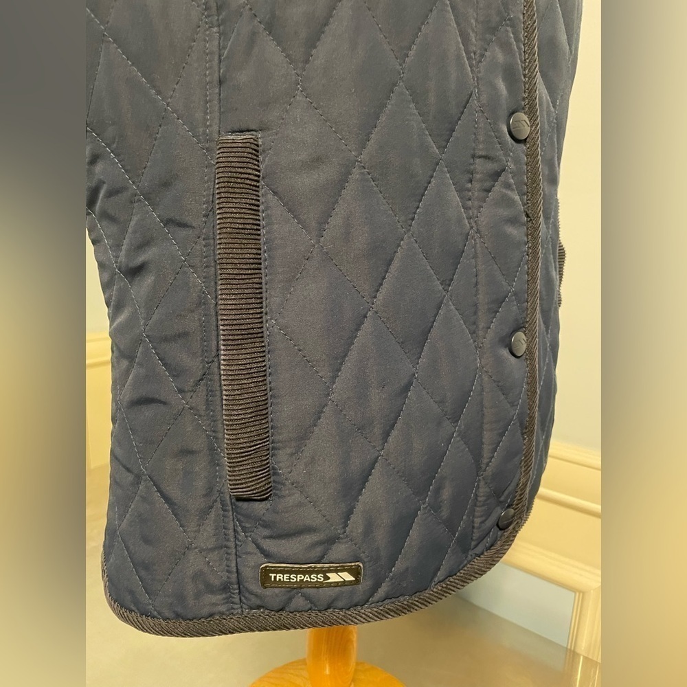 Trespass - quilted hooded vest - Picture 4 of 16